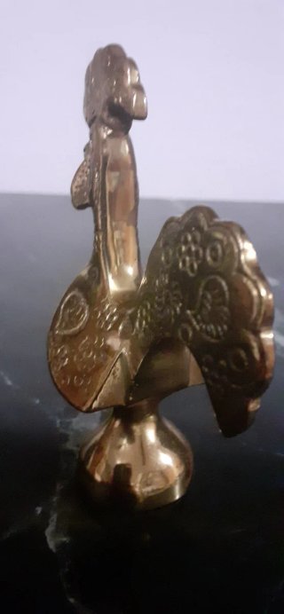Figura antigua en bronce macizo de un gallo.