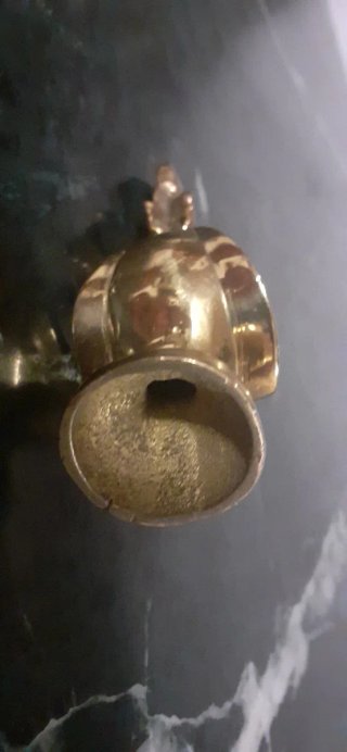 Figura antigua en bronce macizo de un gallo.
