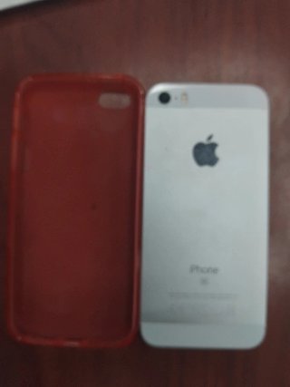 iPhone SE Argento con custodia rossa