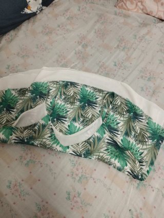Camiseta tirantes hojas tropicales
