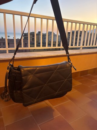 Borsa trapuntata effetto metallizzato