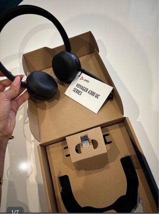 Poly Voyager 4300 UC Auriculares Inalámbricos