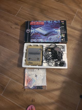 Super Nintendo Entertainment System + 5 juegos