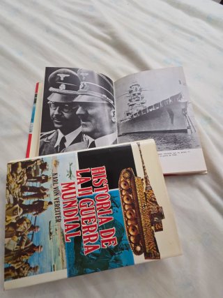 Dos tomos de la Historia de la II Gerra Mundial