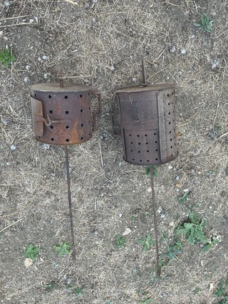 Castañeros antiguos de metal