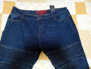 Pantalón vaquero motero con protección