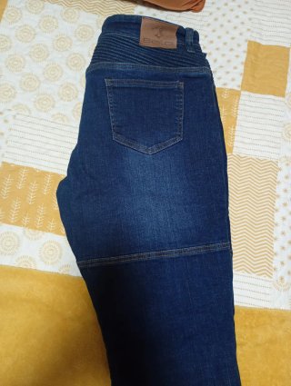 Pantalón vaquero motero con protección
