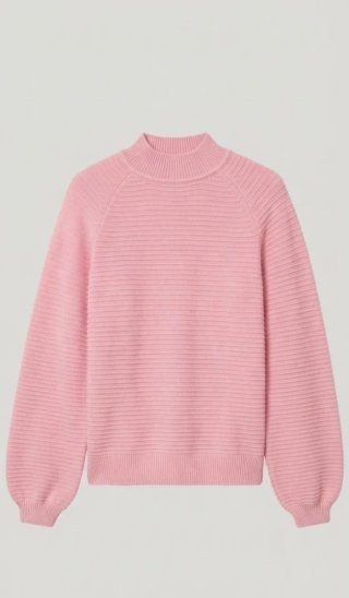Jersey rosa de cuello alto con textura