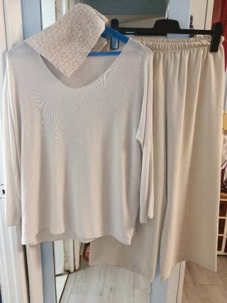 Conjunto 2 piezas mujer color beige con fular