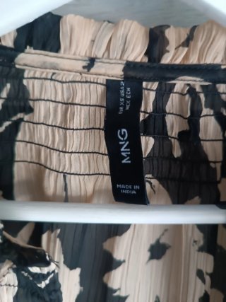 Blusa Zara floral negra y beige