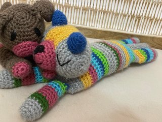 Lote 2 peluches crochet arcoíris