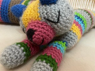 Lote 2 peluches crochet arcoíris