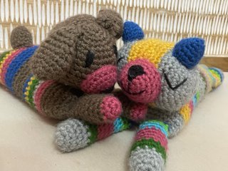 Lote 2 peluches crochet arcoíris