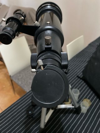 Telescopio Celestron con trípode y accesorios