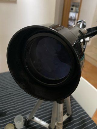 Telescopio Celestron con trípode y accesorios