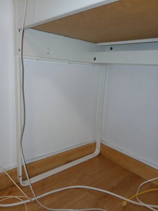 Scrivania bianca Micke di Ikea