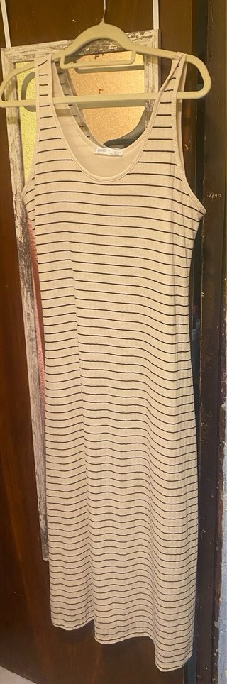 Vestido largo de rayas beige y negro