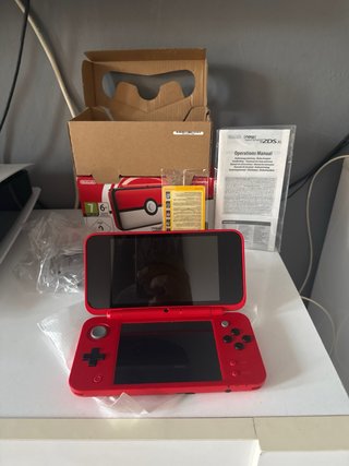 Nintendo 2DS XL Edición Poké Ball + Juegos