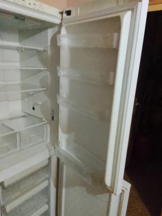 Nevera y lavadora blanca