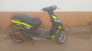 Yamaha Neox Scooter Negro y Amarillo