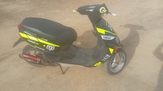 Yamaha Neox Scooter Negro y Amarillo