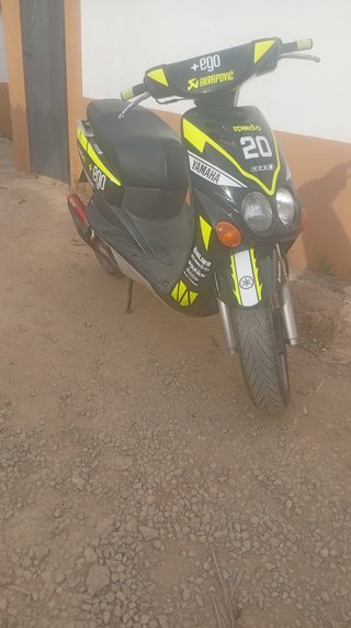 Yamaha Neox Scooter Negro y Amarillo