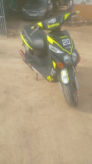 Yamaha Neox Scooter Negro y Amarillo