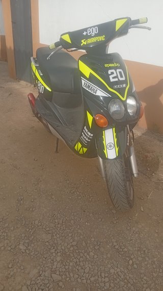 Yamaha Neox Scooter Negro y Amarillo