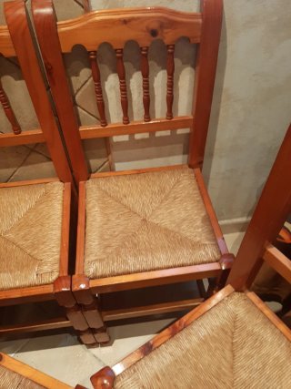 Lote de 4 sillas rústicas de madera