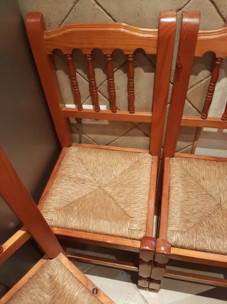 Lote de 4 sillas rústicas de madera
