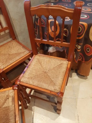 Lote de 4 sillas rústicas de madera