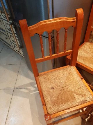 Lote de 4 sillas rústicas de madera