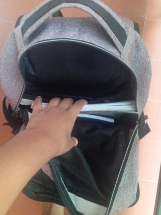 Mochila Fila gris y negra