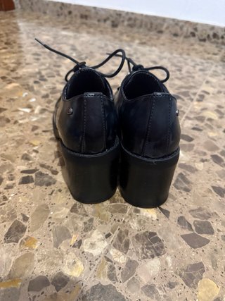 Botín tacón negro cordones
