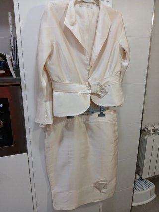 Traje de Purificación García color perla