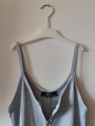 Vestido gris canalé con cremallera