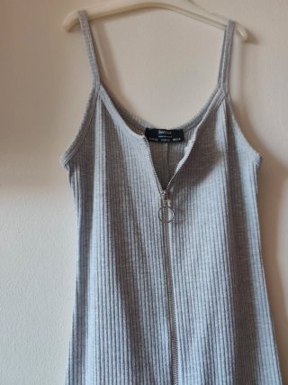 Vestido gris canalé con cremallera