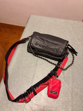 Bolso Desigual Negro con Correa Roja