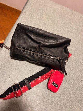 Bolso Desigual Negro con Correa Roja