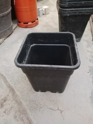 Juego de 14 macetas cuadradas negras