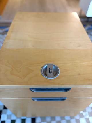 Cajonera con ruedas y cerradura