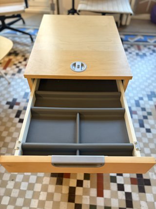 Cajonera con ruedas y cerradura