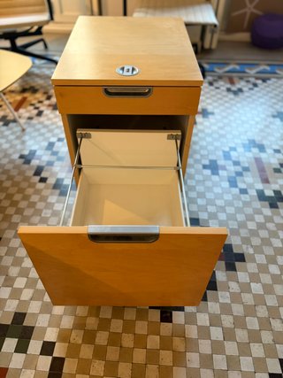 Cajonera con ruedas y cerradura