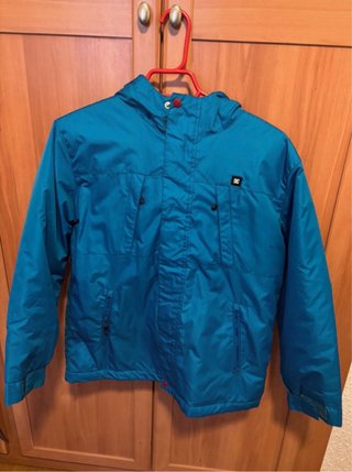 Abrigo DC azul/rojo
