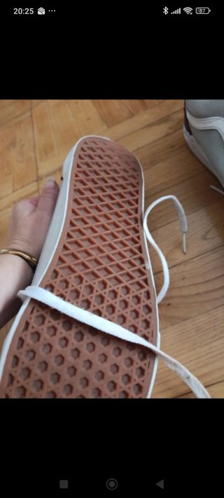Zapatillas Vans grises y granates