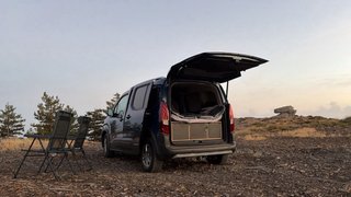 Mueble camper para furgoneta pequeña