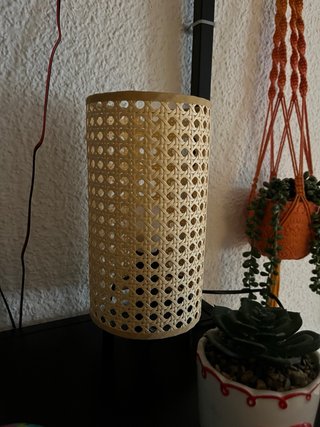 Lámpara de mesa ratán cilíndrica bombilla incluida