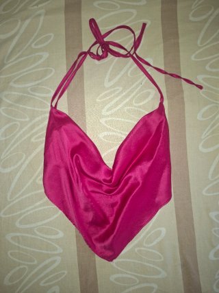 Top rosa satinado con tiras