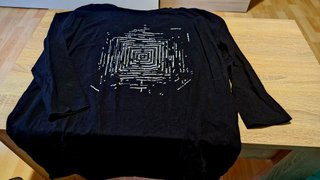 Vestido negro con estampado geométrico
