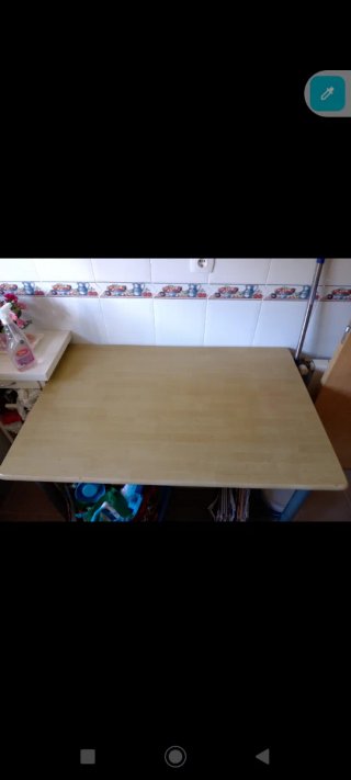 Mesa de cocina madera y plástico
